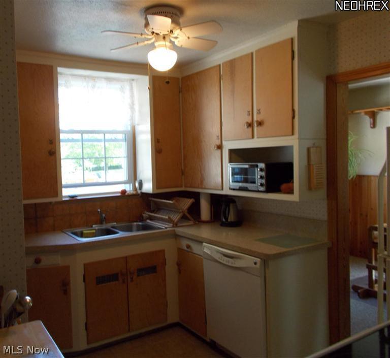 4703 Anderson Road Cleveland, OH 44121 - Photo 5 of 16