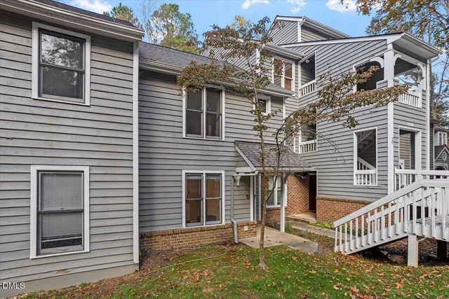 $299,900 | 100 Hunting Chase, Unit 1D, Cary, NC 27513