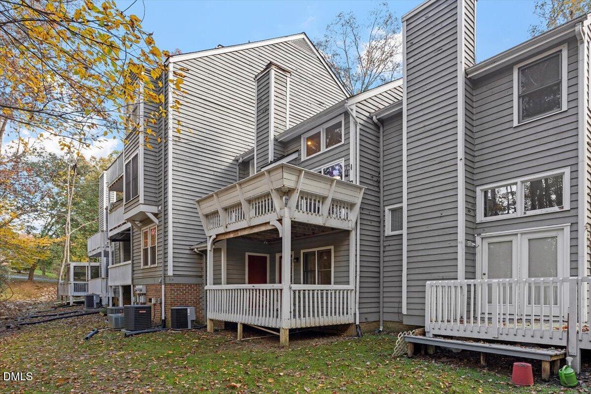 100 Hunting Chase, Unit 1D Cary, NC 27513 - Photo 6 of 29 a front view of a house with a yard