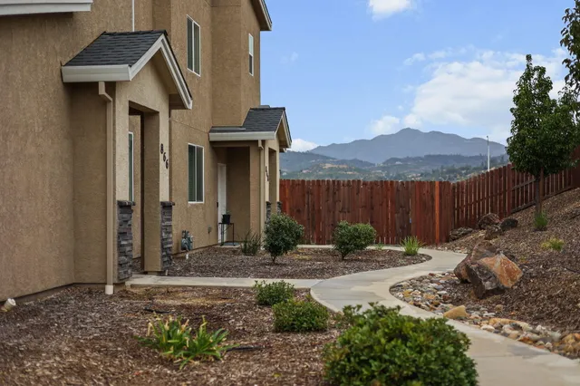 $400,000 | 866 Congaree Lane, Redding, CA 96001