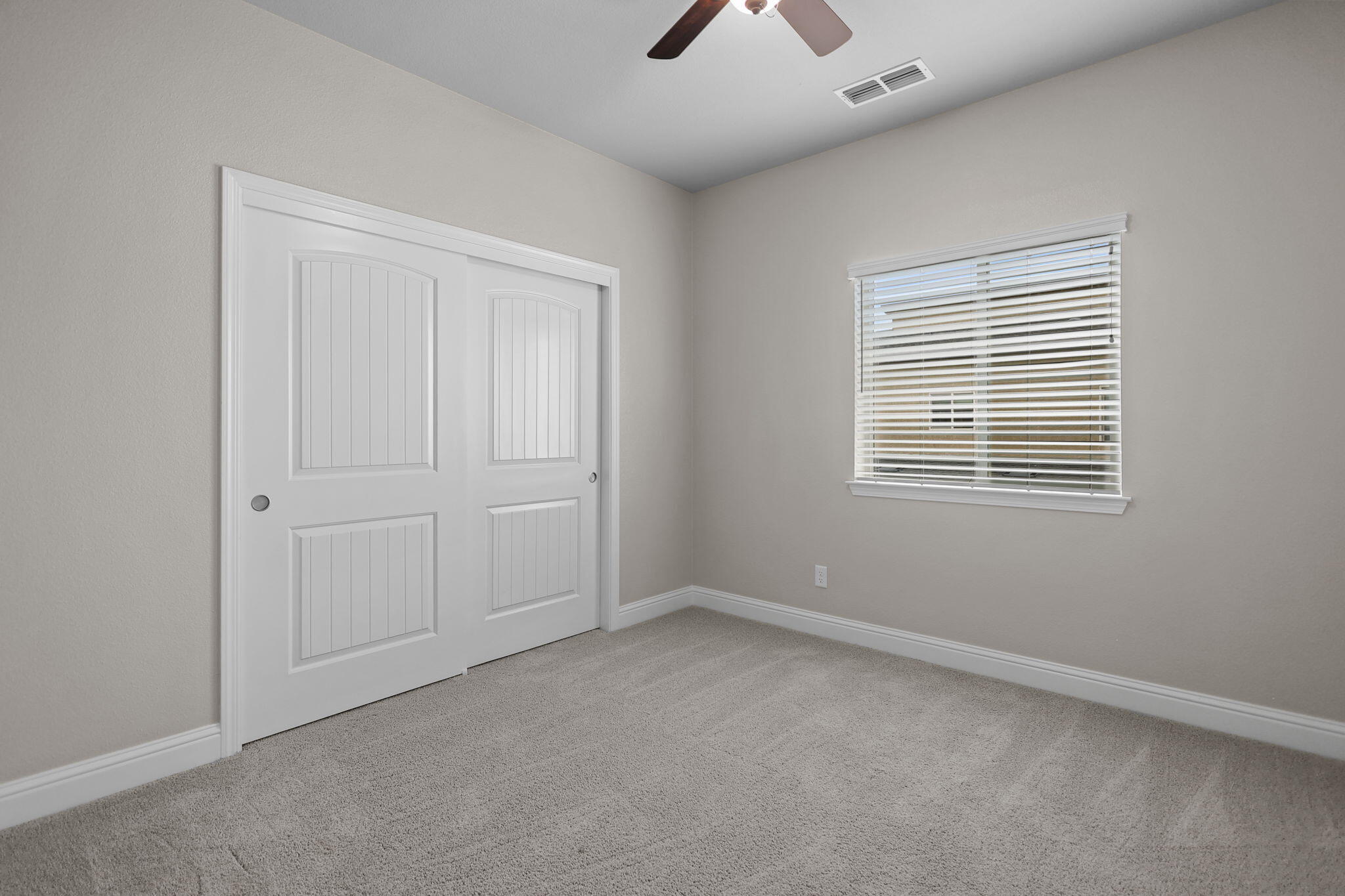 866 Congaree Lane Redding, CA 96001 - Photo 14 of 17 an empty room with windows and closet