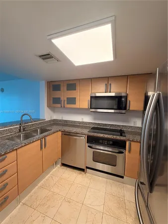 $3,200 | 2101 Brickell Avenue, Unit 2104, Miami, FL 33129