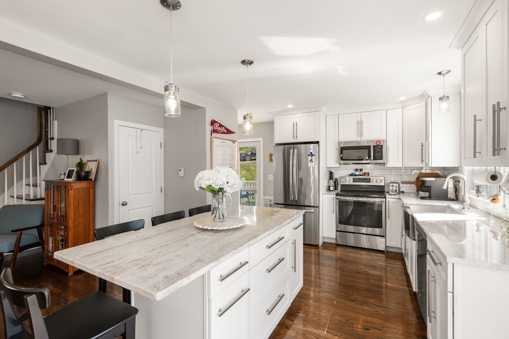 38 Overlook Road Waltham, MA 02451 - Photo 3 of 39