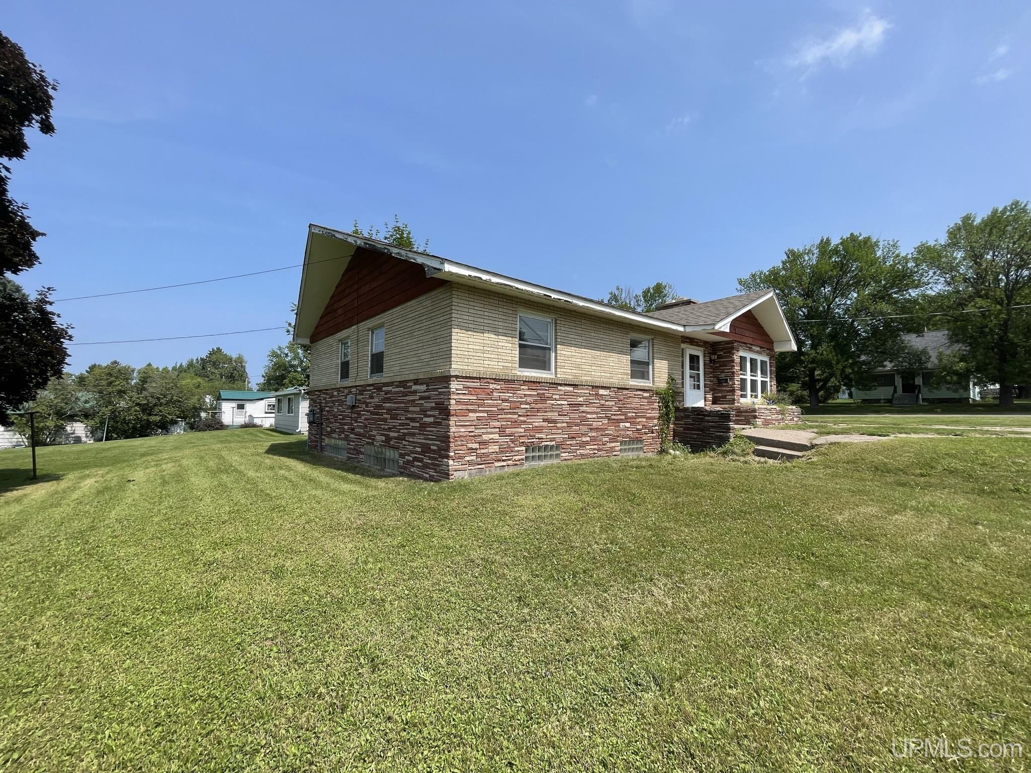 102 West Fall Street L'Anse, MI 49946 - Photo 37 of 43
