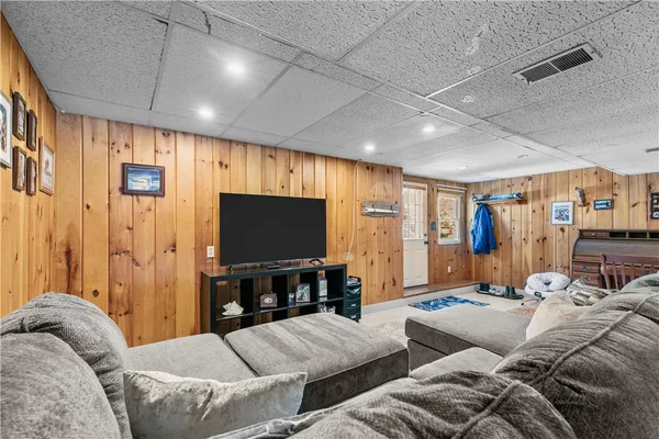 $4,000 | 60 Knollwood Circle, North Kingstown, RI 02852