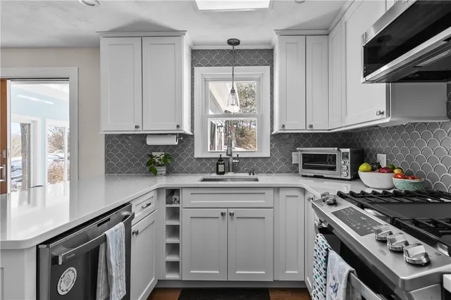 $4,000 | 60 Knollwood Circle, North Kingstown, RI 02852