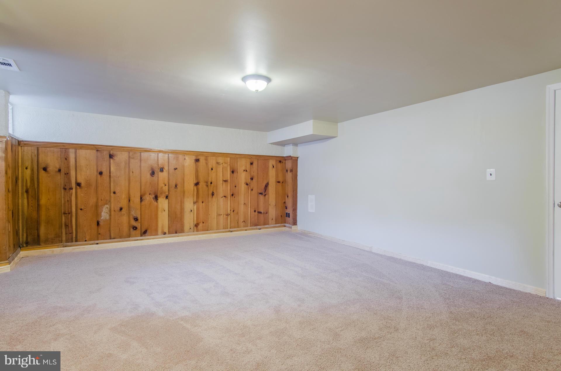 1527 Northgate Road Baltimore, MD 21218 - Photo 22 of 30 Family Room