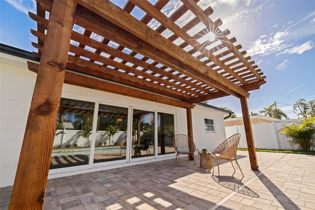 a view of a house with backyard and a tree