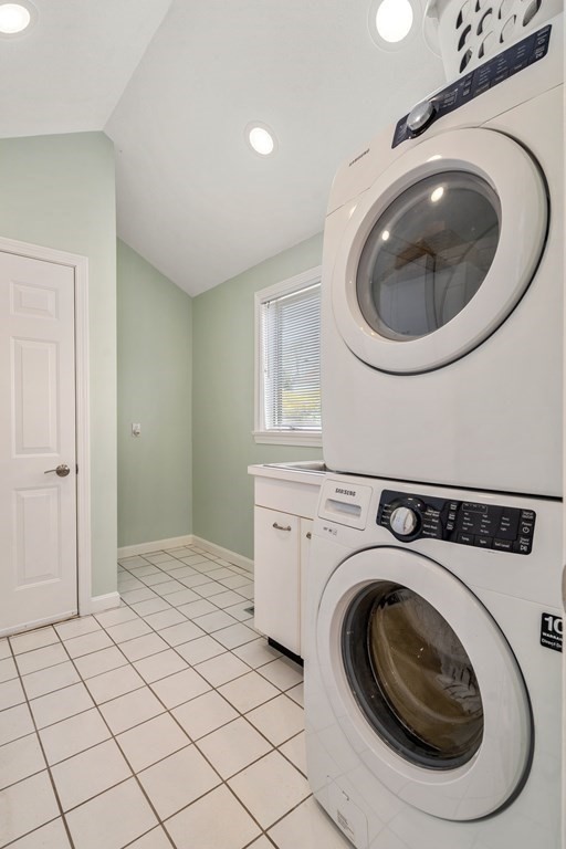 1 Pickwick Way, Unit 1 Wayland, MA 01778 - Photo 20 of 32 a utility room with dryer and washer