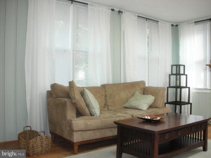 6309 Banbury Road Baltimore, MD 21239 - Photo 14 of 15 Living Room