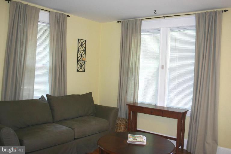 6309 Banbury Road Baltimore, MD 21239 - Photo 3 of 15 Living Room