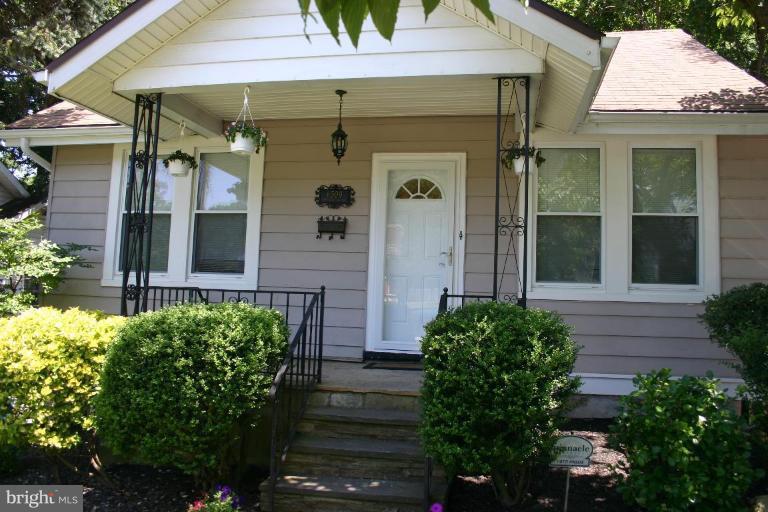 6309 Banbury Road Baltimore, MD 21239 - Photo 7 of 15 Front Porch