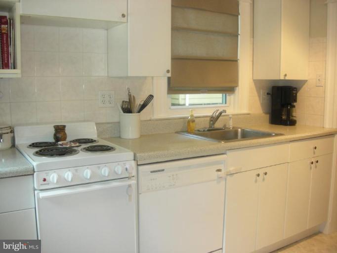 6309 Banbury Road Baltimore, MD 21239 - Photo 8 of 15 Updated Kitchen