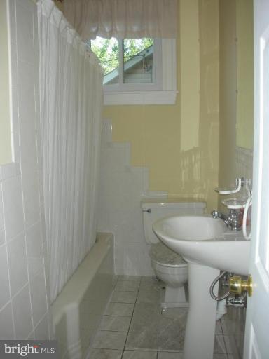 6309 Banbury Road Baltimore, MD 21239 - Photo 10 of 15 Main Level Updated Bath