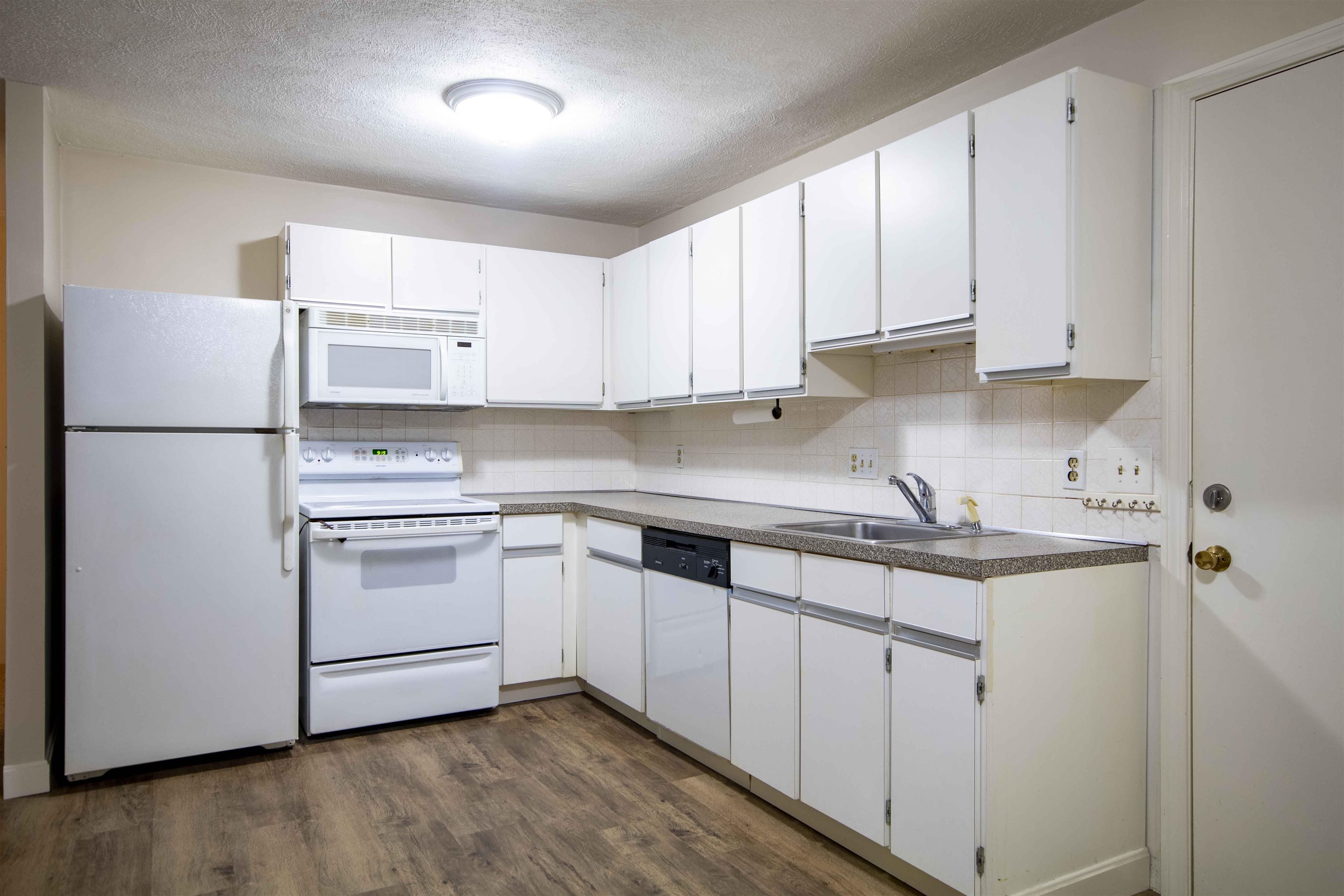 12 Strawberry Bank Road Nashua, NH 03062 - Photo 17 of 25