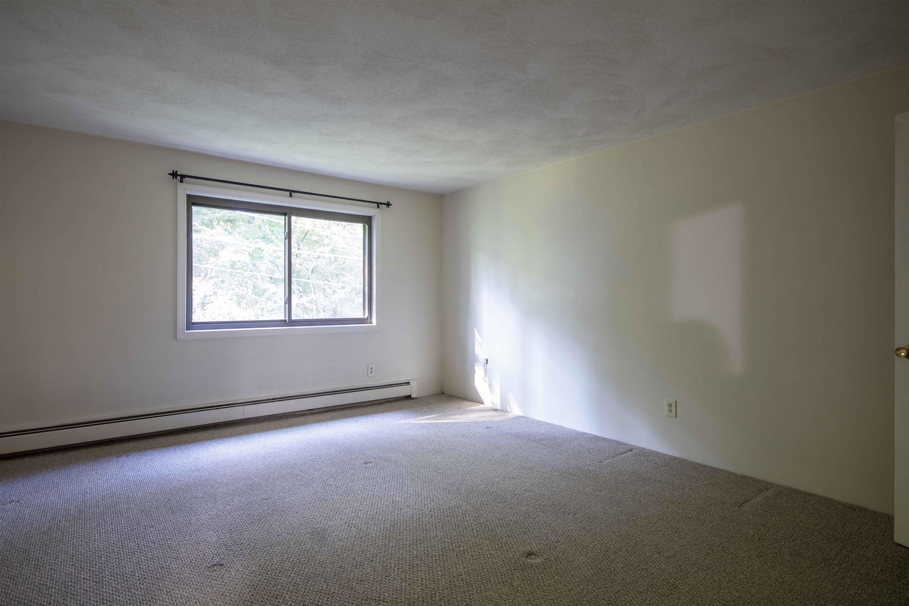 12 Strawberry Bank Road Nashua, NH 03062 - Photo 8 of 25