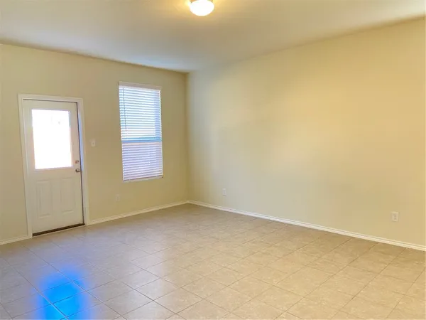 $1,595 | 200 Kildeer Pass, Jarrell, TX 76537