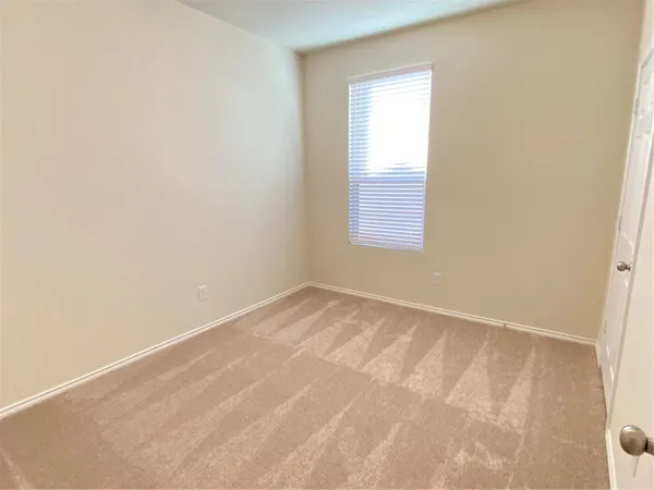 $1,595 | 200 Kildeer Pass, Jarrell, TX 76537