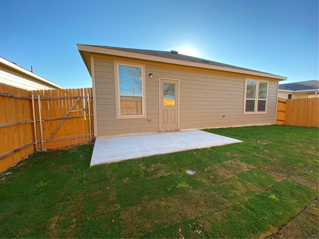 200 Kildeer Pass Jarrell, TX 76537 - Photo 27 of 27 a backyard with garden