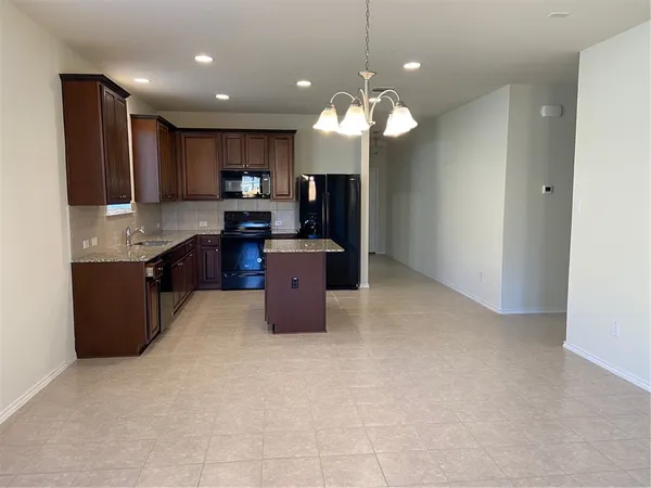 $1,595 | 200 Kildeer Pass, Jarrell, TX 76537