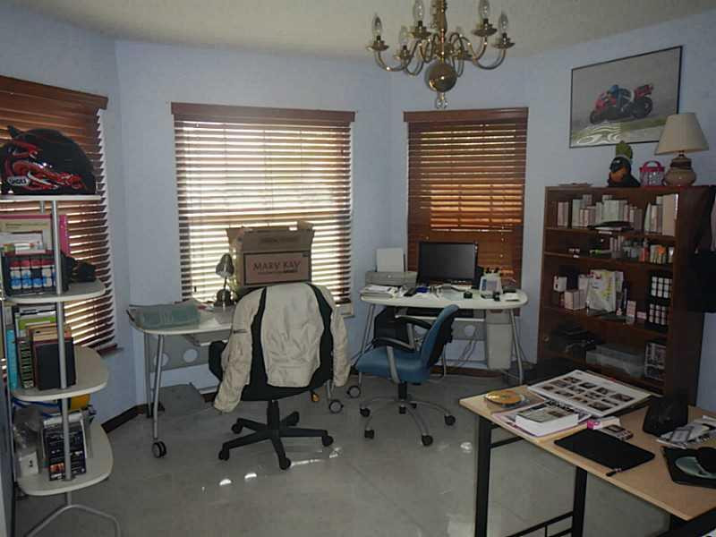 10285 Islander Drive Boca Raton, FL 33498 - Photo 3 of 24 Junior Office