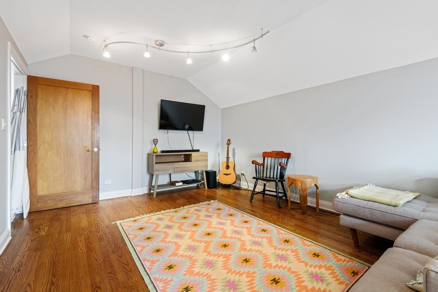 2033 West Iowa Street, Unit 3 Chicago, IL 60622 - Photo 14 of 17