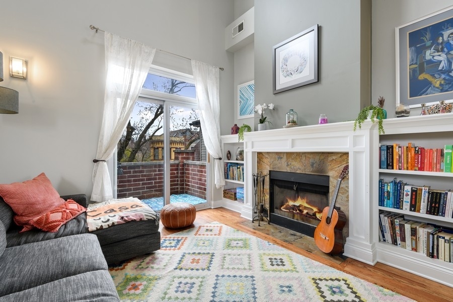 2033 West Iowa Street, Unit 3 Chicago, IL 60622 - Photo 3 of 17