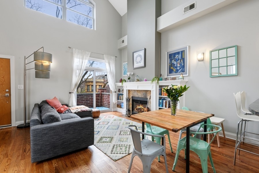 2033 West Iowa Street, Unit 3 Chicago, IL 60622 - Photo 4 of 17