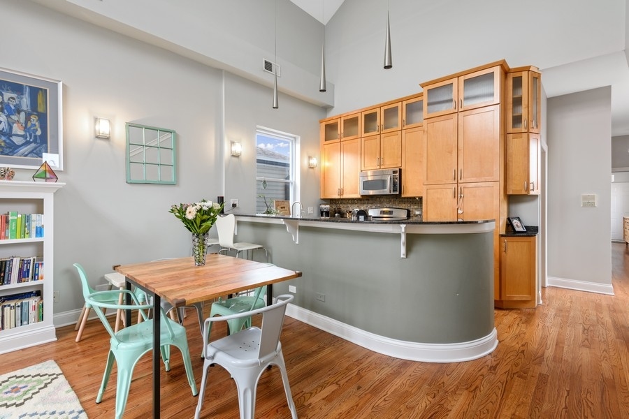 2033 West Iowa Street, Unit 3 Chicago, IL 60622 - Photo 5 of 17