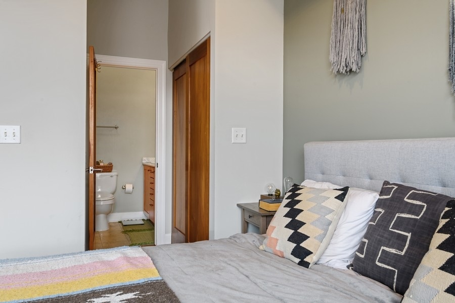 2033 West Iowa Street, Unit 3 Chicago, IL 60622 - Photo 8 of 17