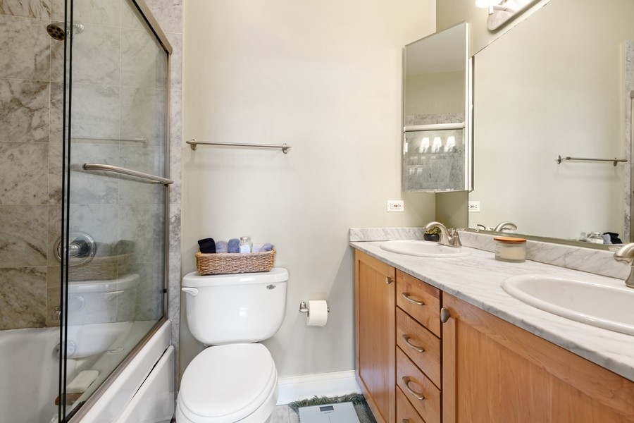 2033 West Iowa Street, Unit 3 Chicago, IL 60622 - Photo 9 of 17