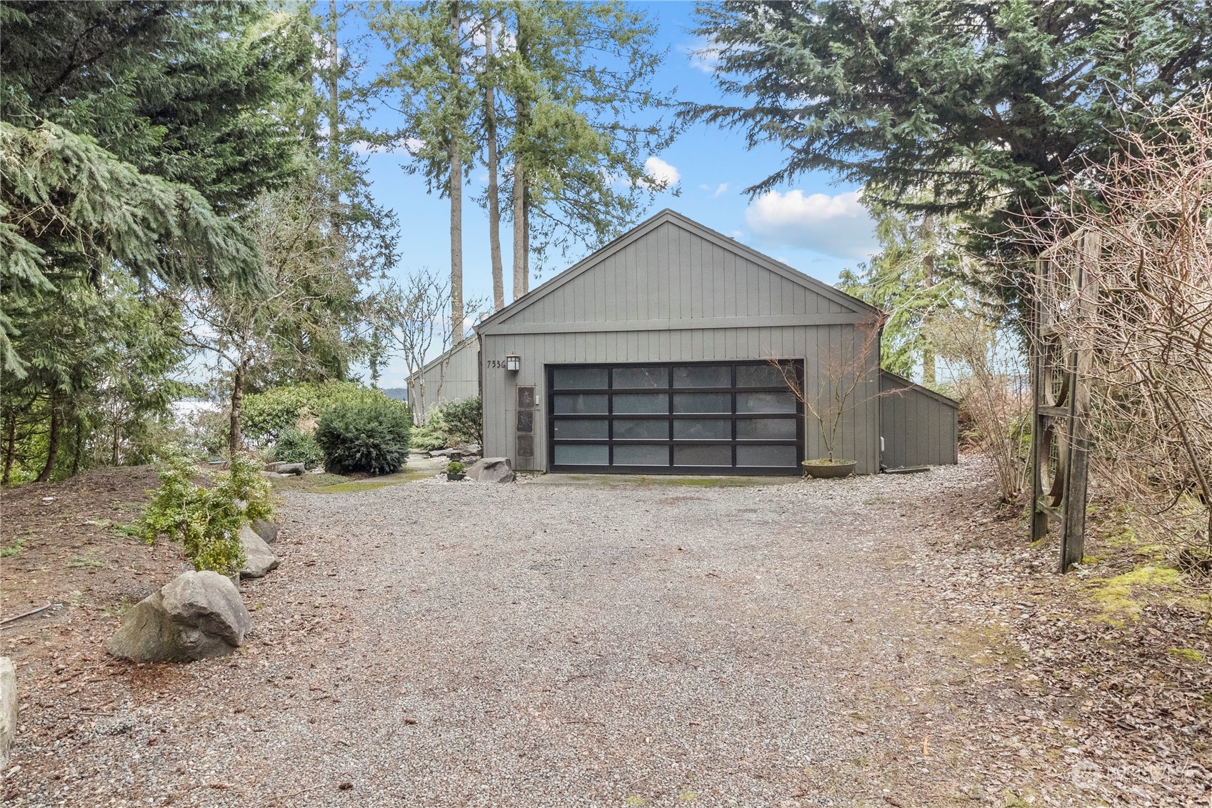 7536 Sandy Point Road Northeast Olympia, WA 98516 - Photo 9 of 37 Gallery Image 9