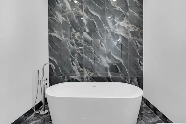 $1,350,000 | 505 West Elm Street, Unit 7, Chicago, IL 60610