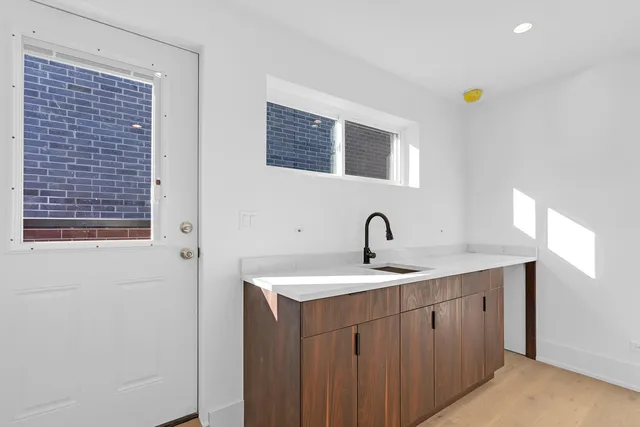 $1,350,000 | 505 West Elm Street, Unit 7, Chicago, IL 60610