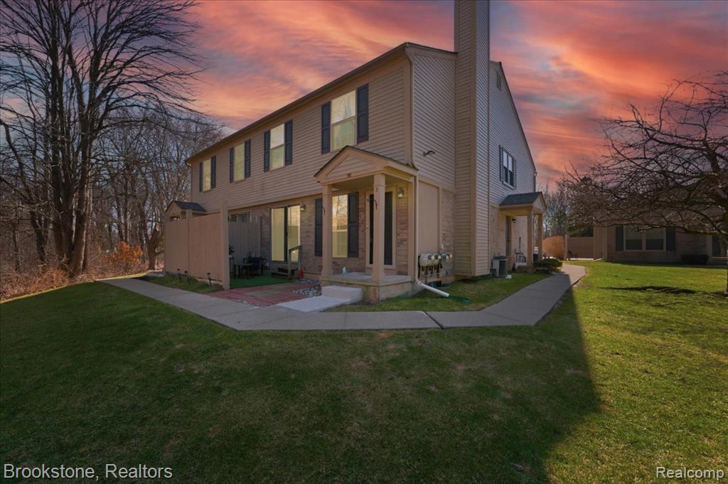110 Pine Tree Ridge, Unit 3 Waterford, MI 48327 - Photo 1 of 32 Gallery Image 1