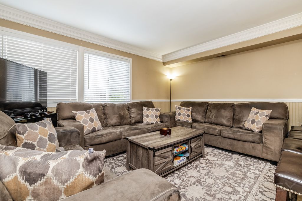 2016 Raleigh Place Hoffman Estates, IL 60169 - Photo 10 of 33