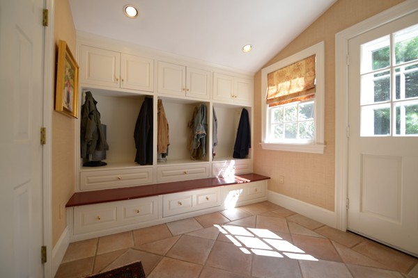 14 Old Town Road Wellesley, MA 02481 - Photo 10 of 17 a bathroom with a sink a mirror and a bathtub