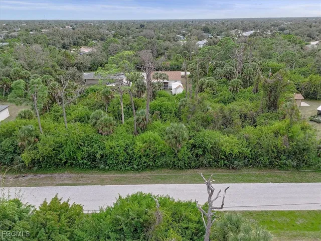 an aerial view of a yard with a yard