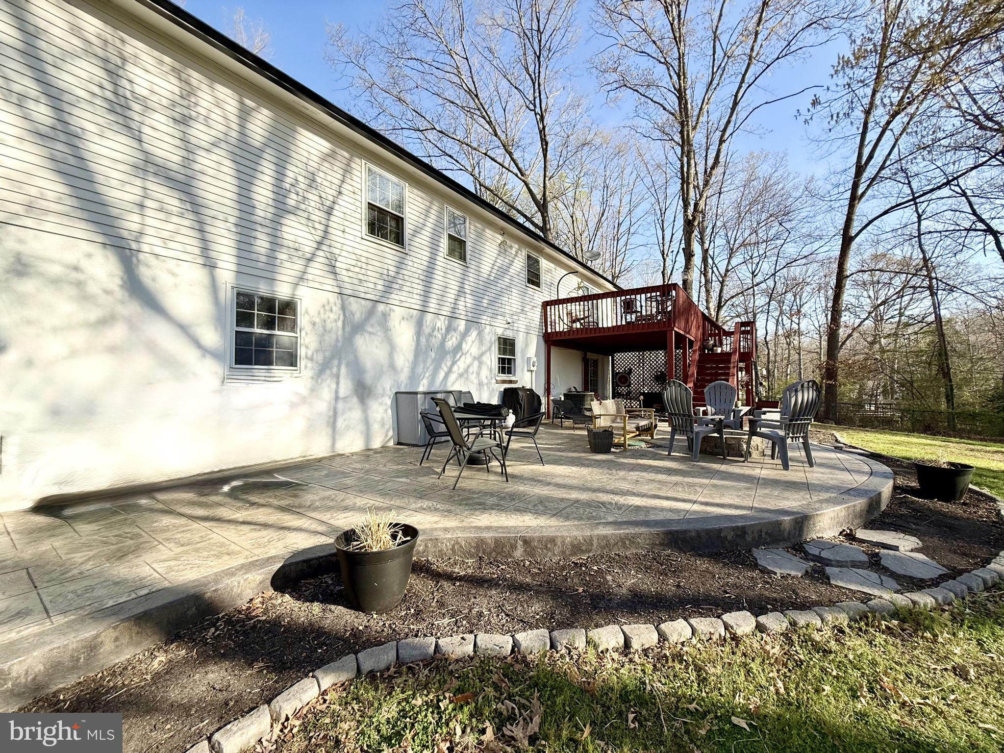 8 Rolling Road Stafford, VA 22556 - Photo 4 of 22 a view of a yard with an house and sitting area