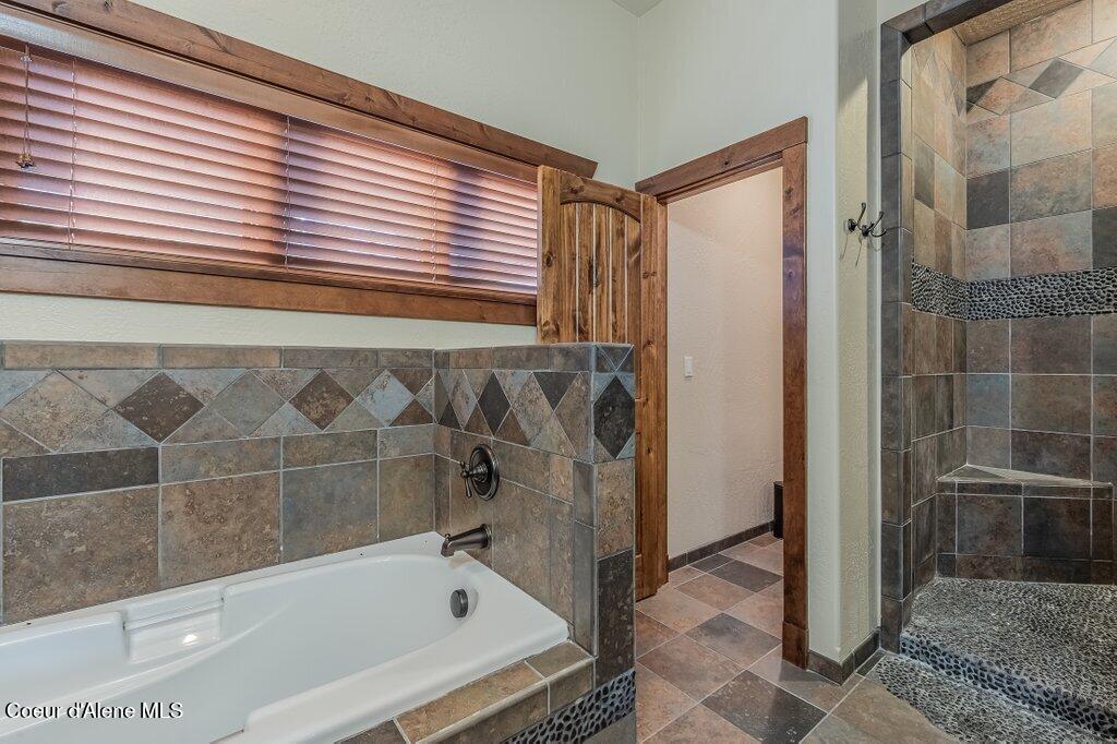 5071 South Fishhawk Court Harrison, ID 83833 - Photo 31 of 100 Tub and Shower