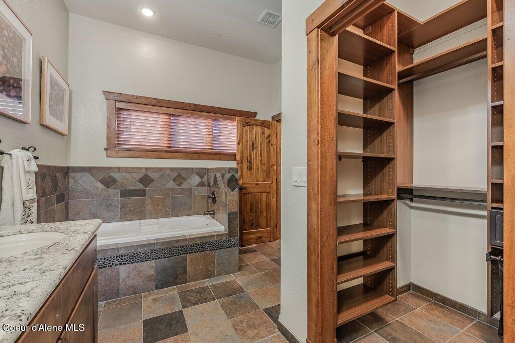 5071 South Fishhawk Court Harrison, ID 83833 - Photo 33 of 100 Built-Ins