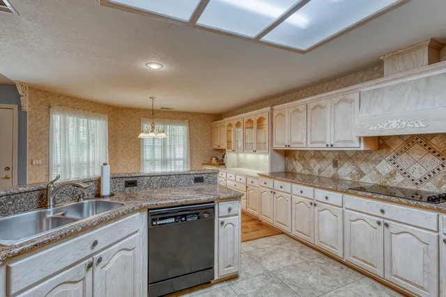 $595,000 | 266 Quail, Meadowlakes, TX 78654