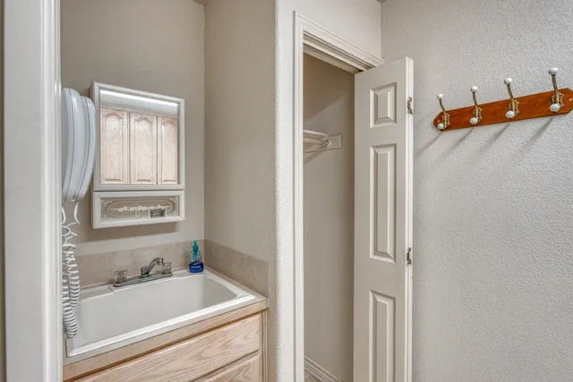 $595,000 | 266 Quail, Meadowlakes, TX 78654