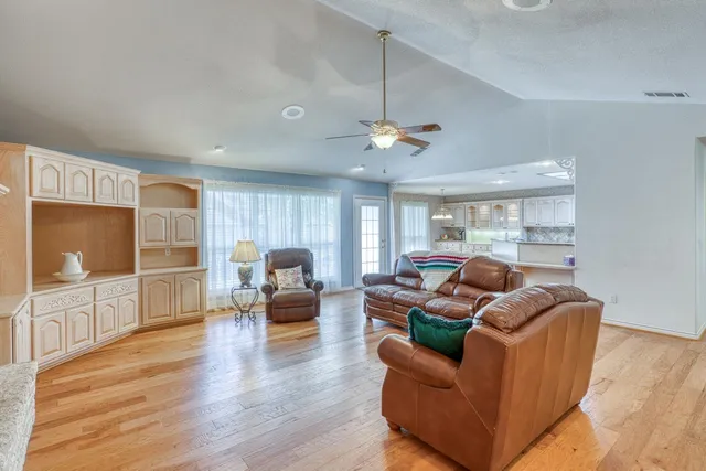 $595,000 | 266 Quail, Meadowlakes, TX 78654