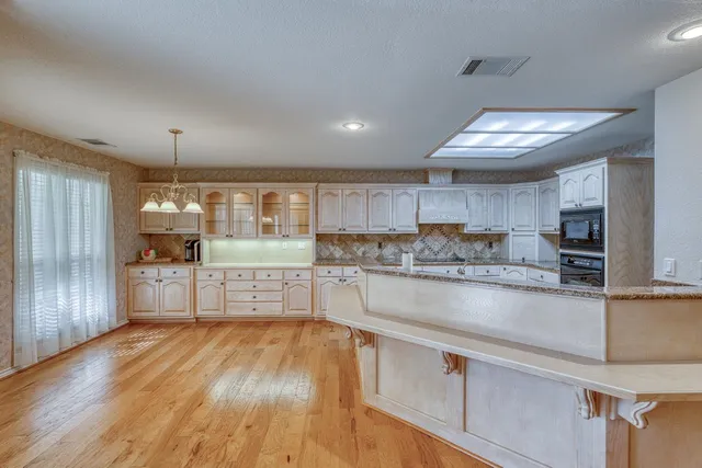 $595,000 | 266 Quail, Meadowlakes, TX 78654