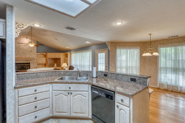 $595,000 | 266 Quail, Meadowlakes, TX 78654