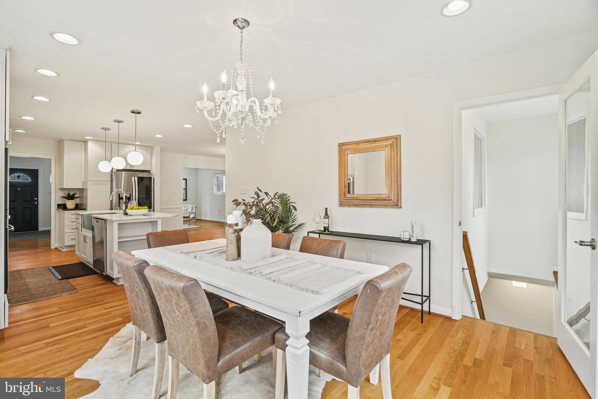 10002 Belhaven Road Bethesda, MD 20817 - Photo 12 of 31 Table Space