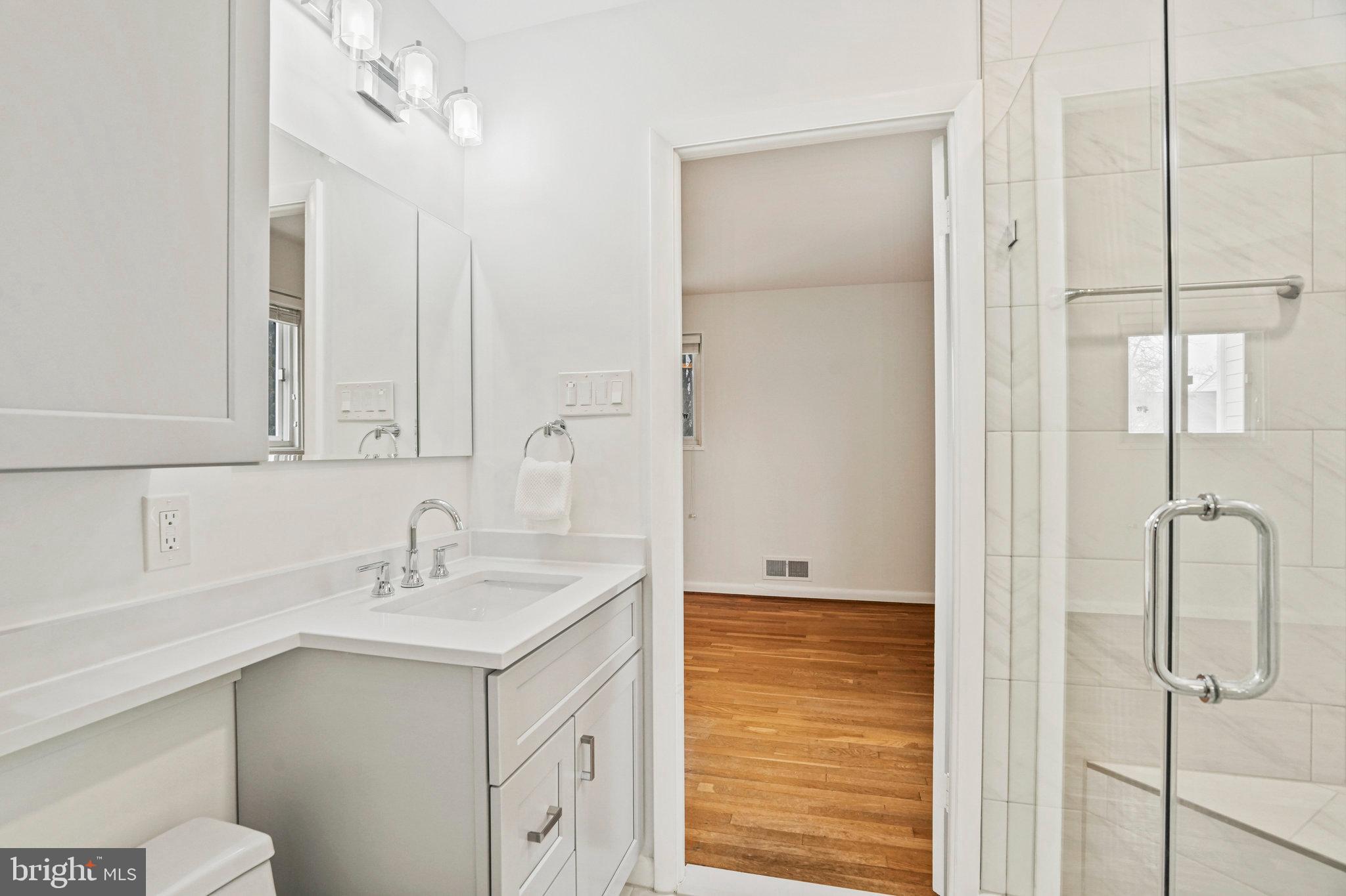 10002 Belhaven Road Bethesda, MD 20817 - Photo 14 of 31 Shared Full Bath