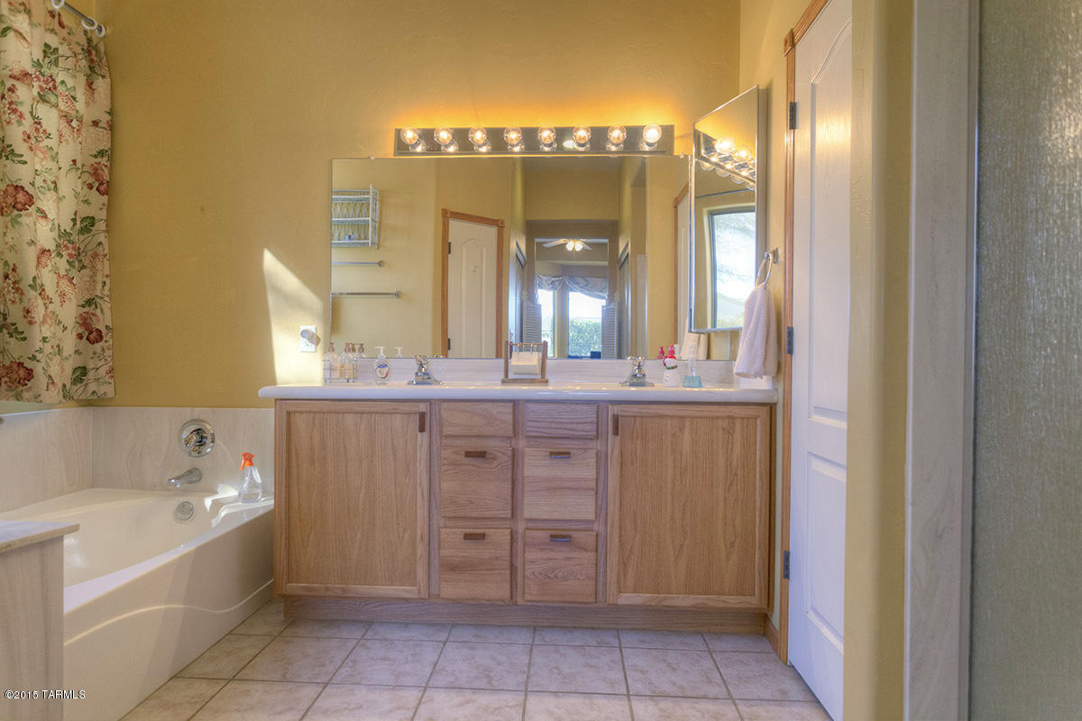 1145 West Arbor Ridge Drive Green Valley, AZ 85614 - Photo 16 of 35