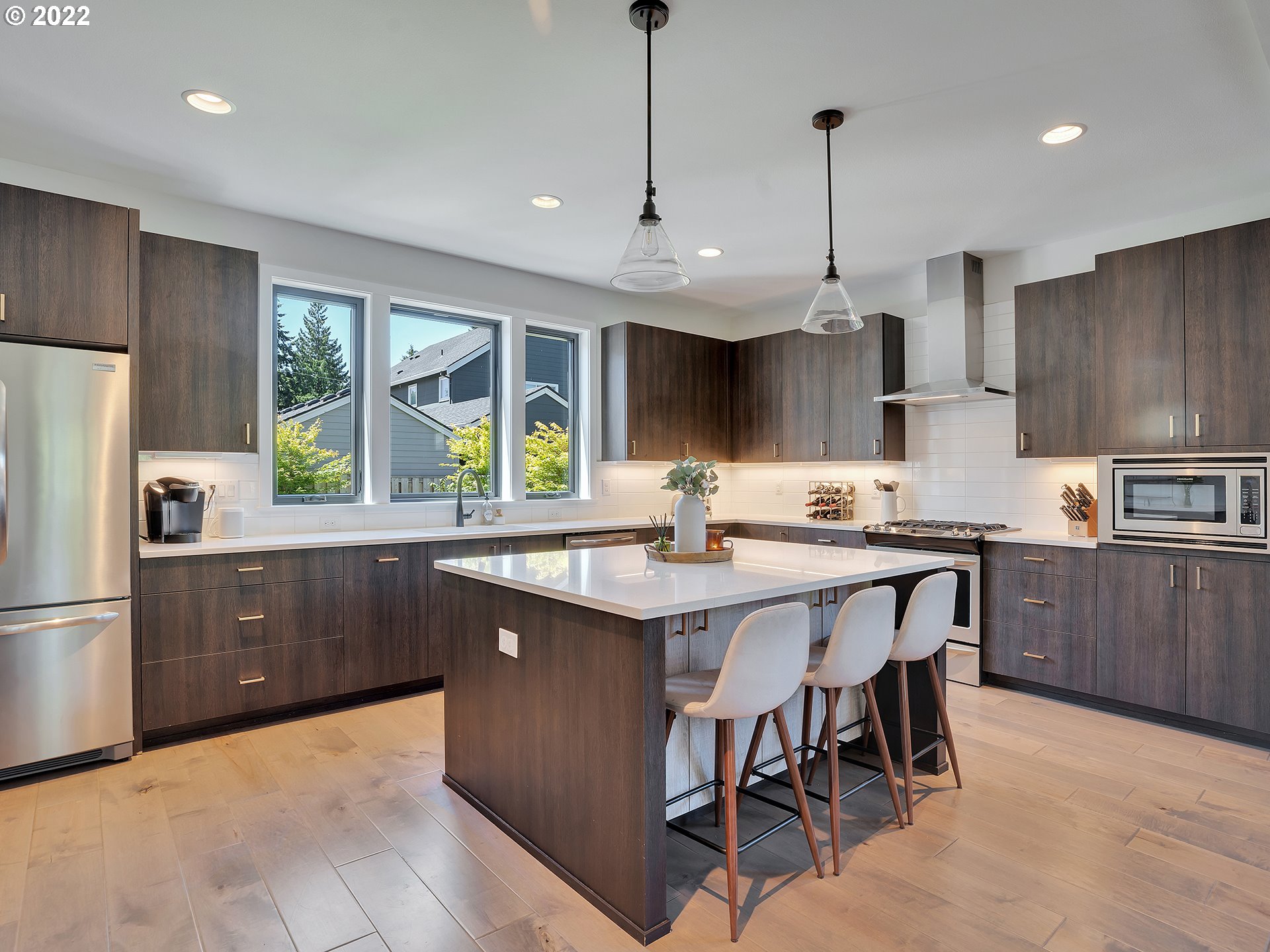 8237 Southwest 46th Avenue Portland, OR 97219 - Photo 15 of 32 Gallery Image 15